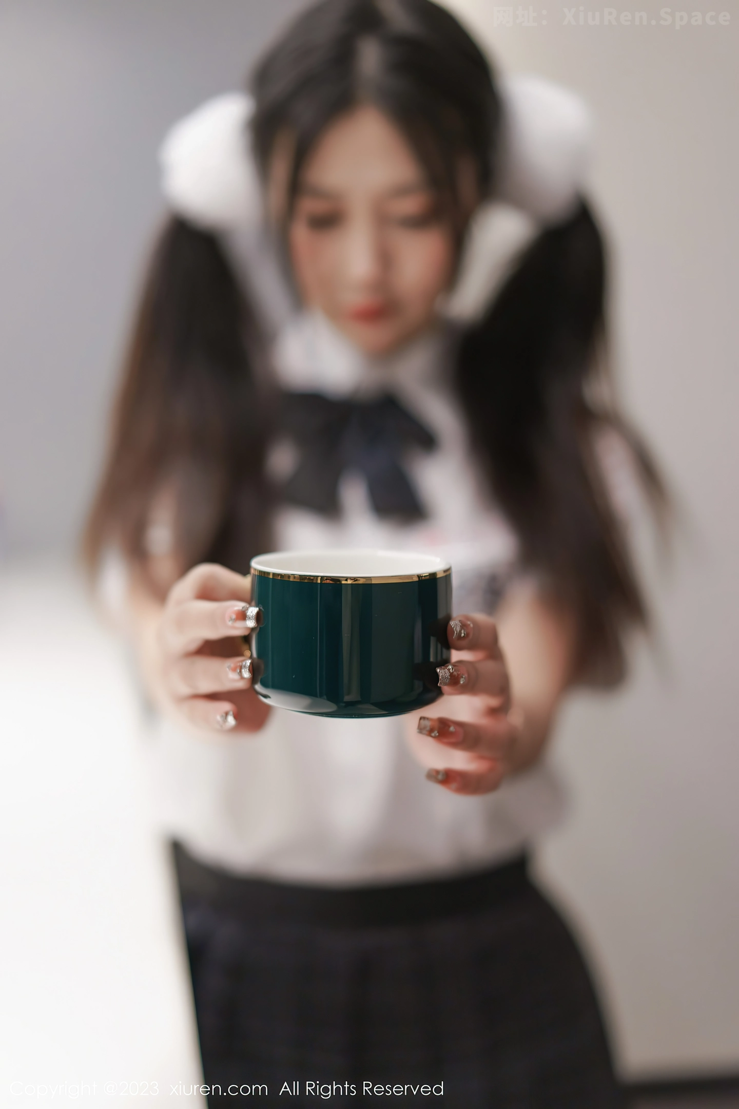 图片[4]-[XiuRen秀人网] 2023.03.10 VOL.6397 laura阿姣 JK制服与黑色短裙加白色情趣内衣性感私房写真集-秀人网官方网站